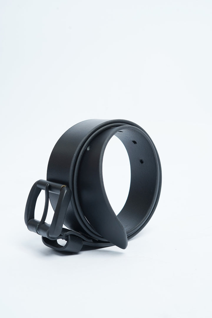 Classic black leather belt for men – sleek & timeless design