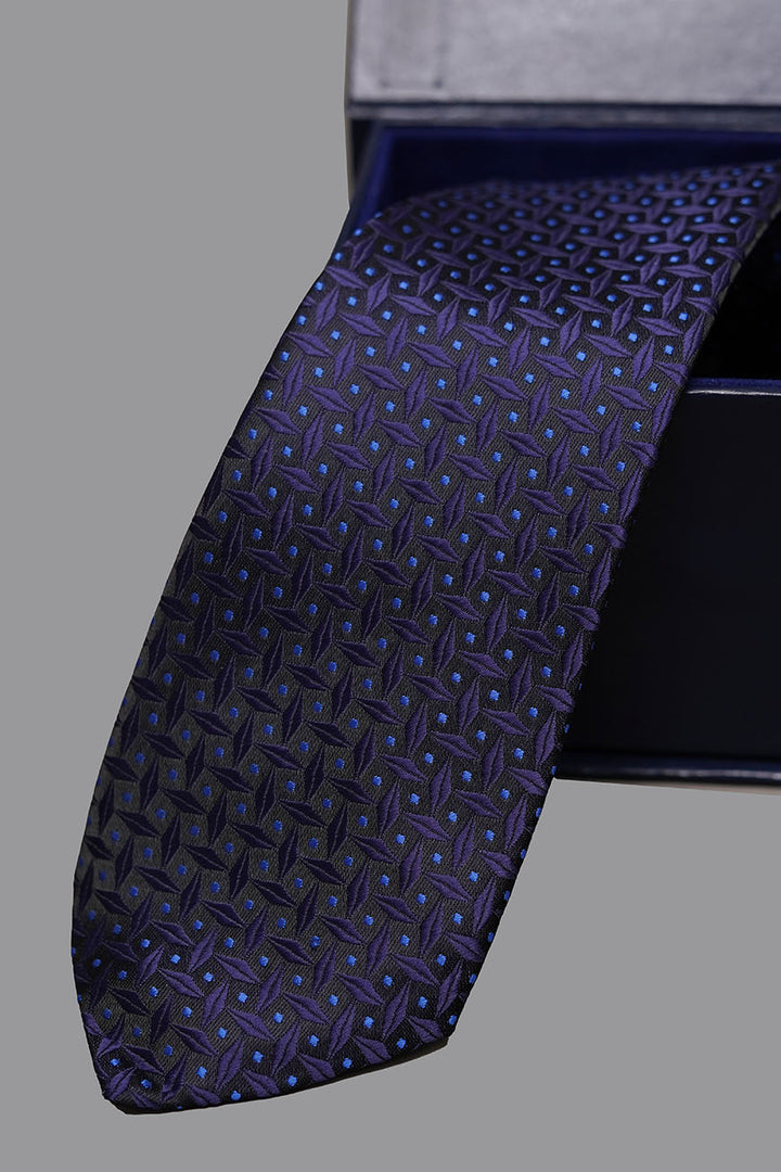 Zoom-in on pattern and silk texture – multi-design 06-